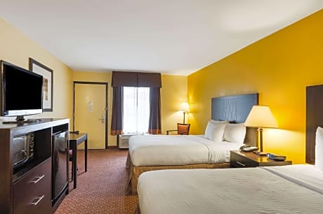 2 Double Beds, Smoking