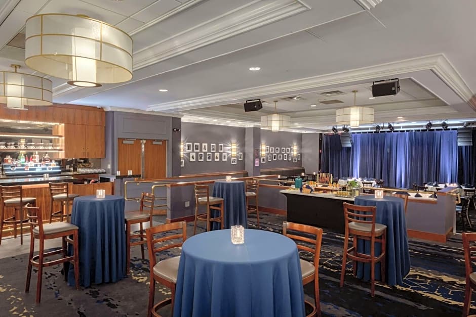 DoubleTree Suites by Hilton Hotel Boston - Cambridge