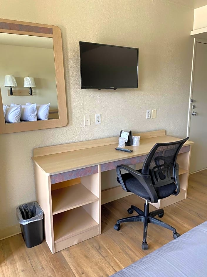 Econo Lodge Stockton near I-5 Fairgrounds