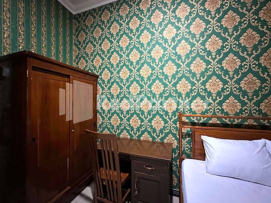 Salim Living RedPartner