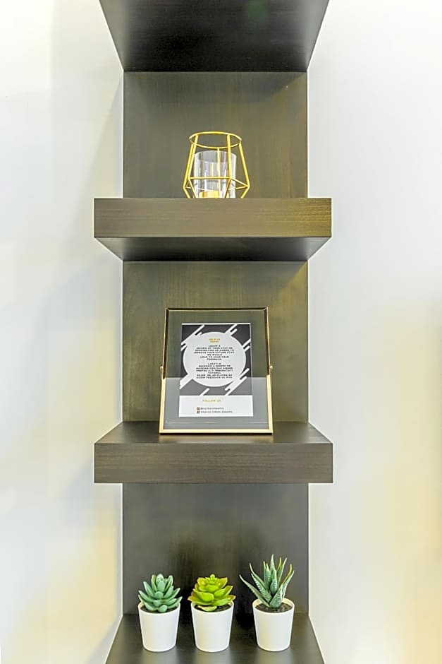 CHÂTEAU: Upscale Suites in Bucharest's Historical Center!