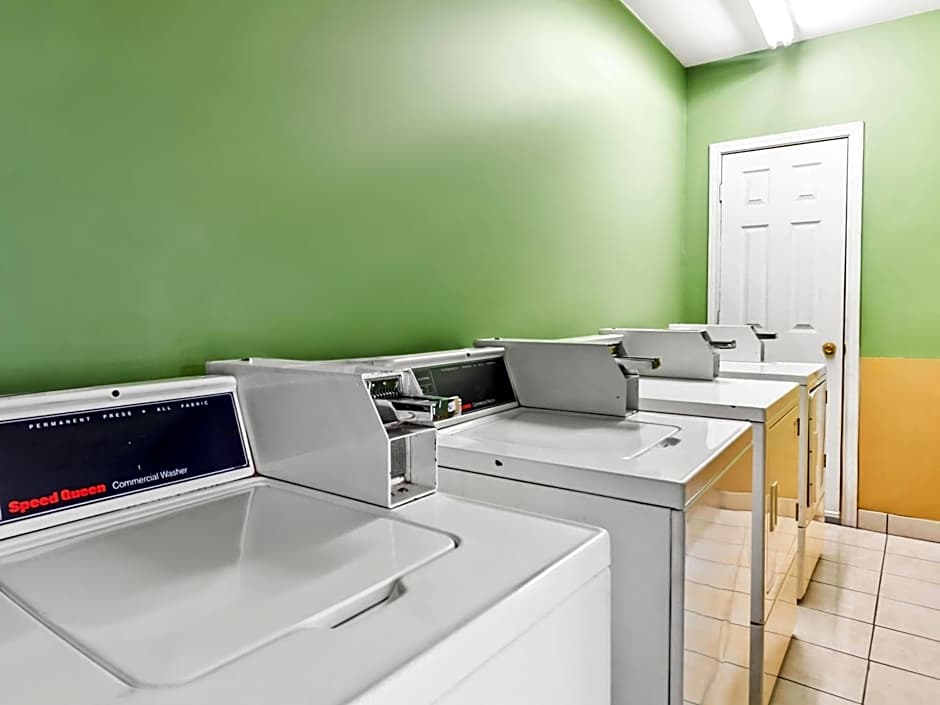 Days Inn by Wyndham Houston East