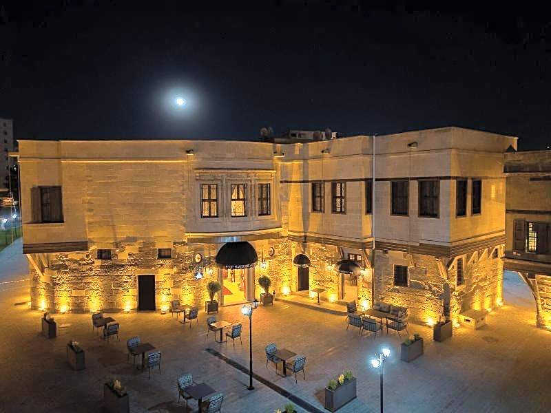 Four Mansions Hotel