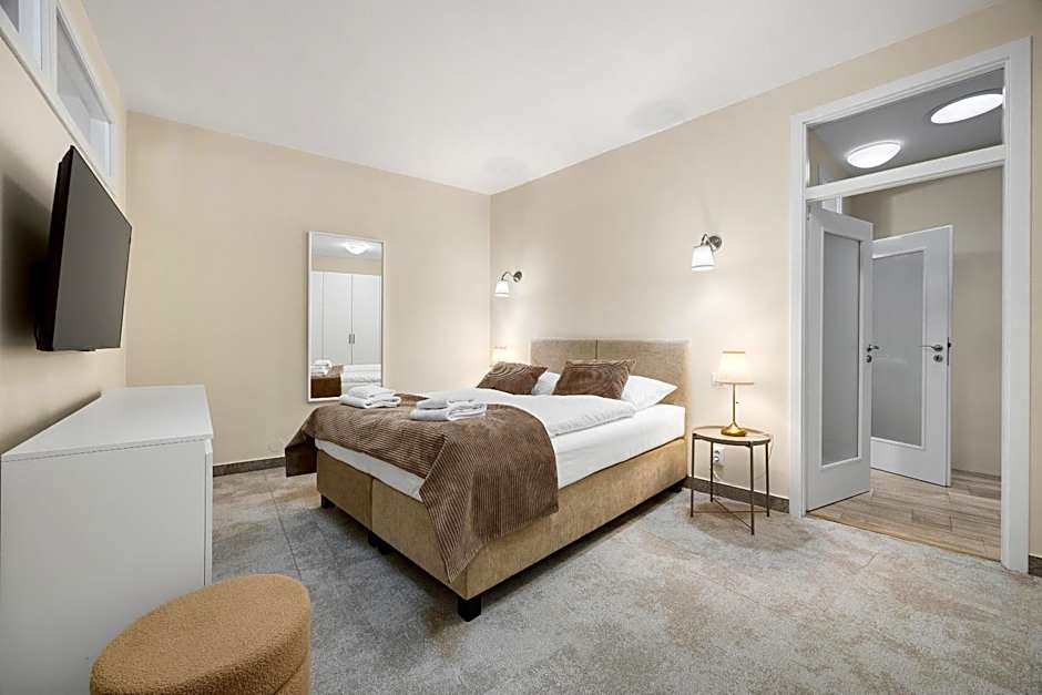 Hotel Reverie - Dependance, Check-in at Metropolitan Star