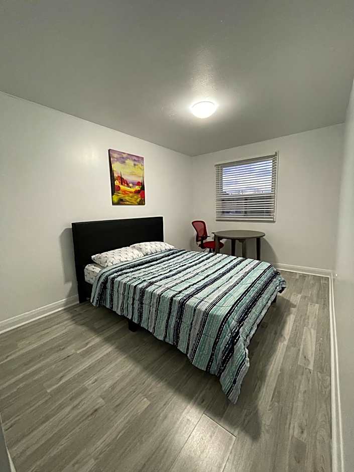 Toronto Midtown Room with Queen Bed