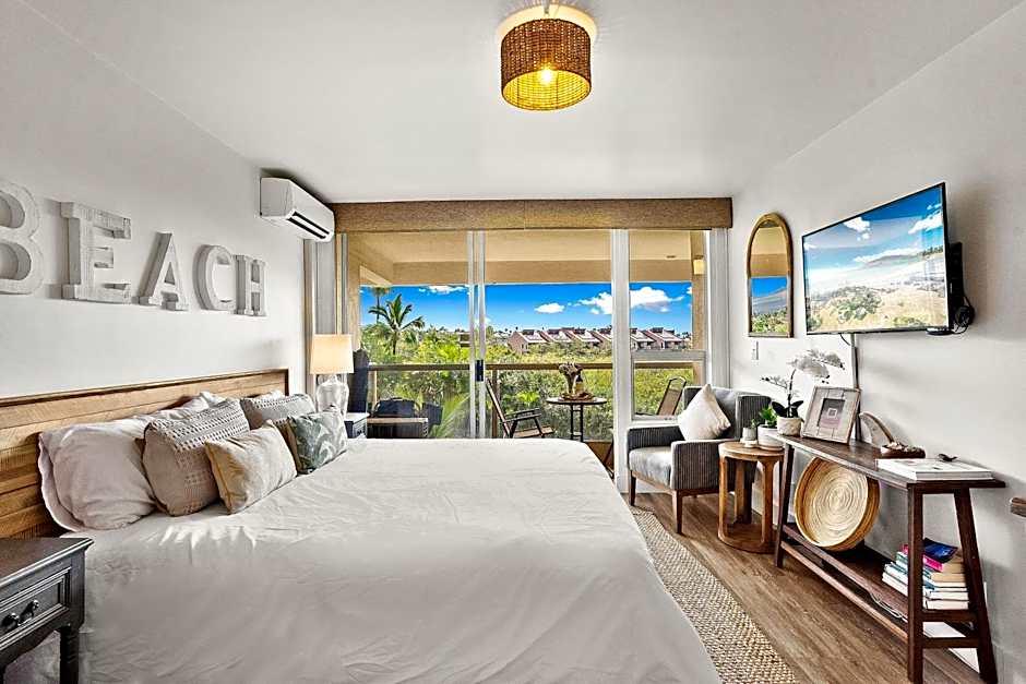 Prime Location! Walk to Beach, Shops & Dining!