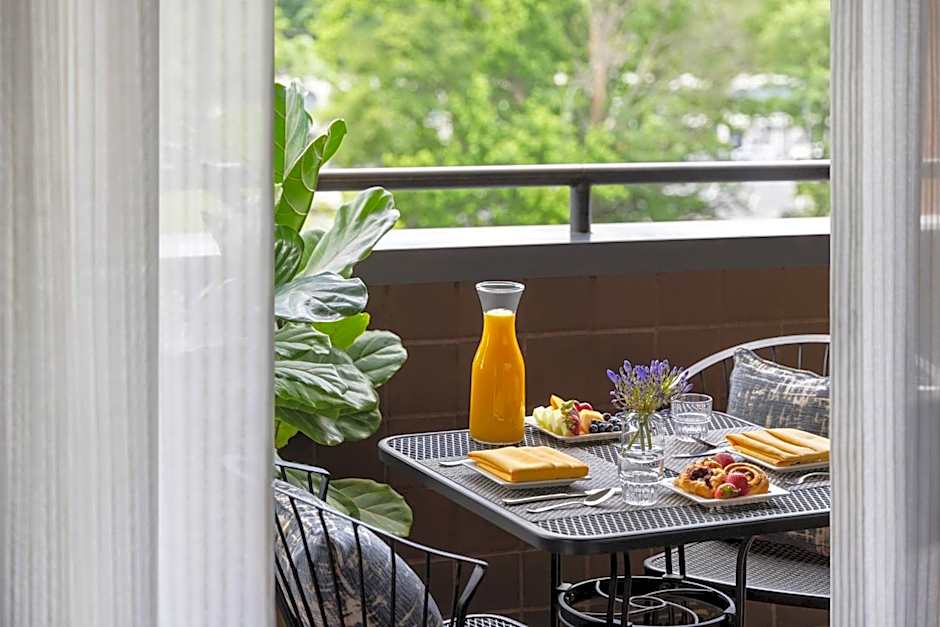 Crowne Plaza Edison By IHG