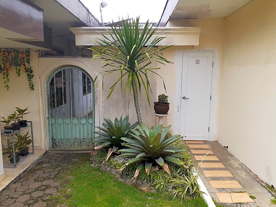 GIO Guesthouse Bogor (perlu bukti nikah)