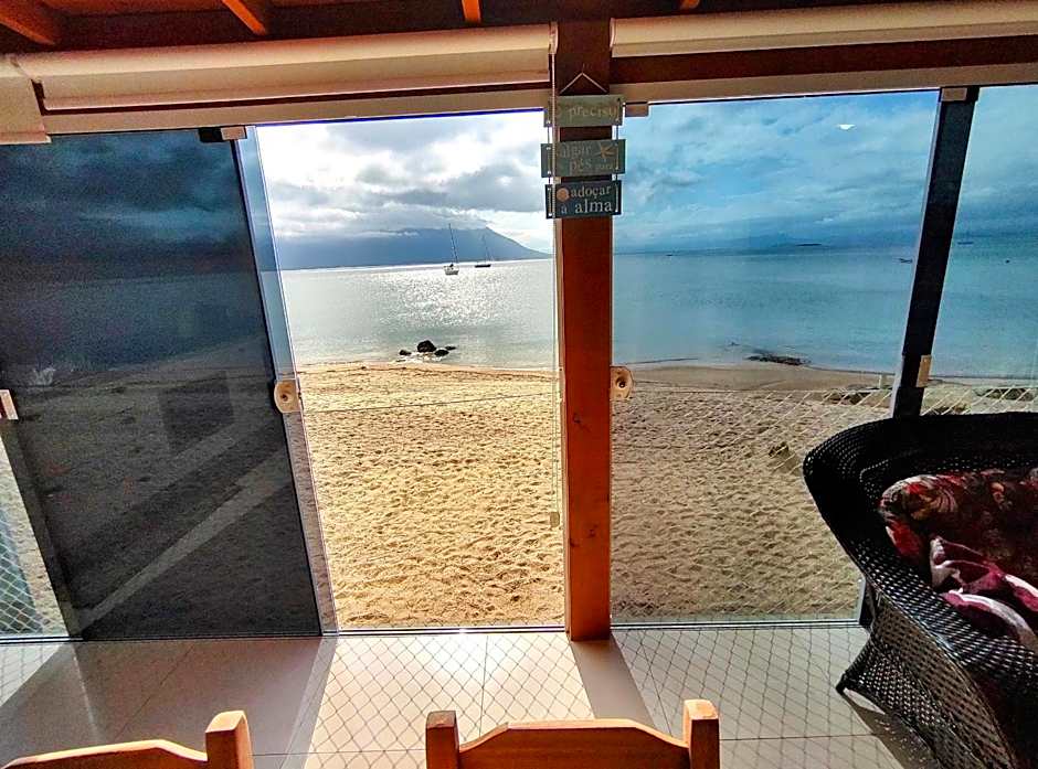 Casa charmosa pé na areia por do sol