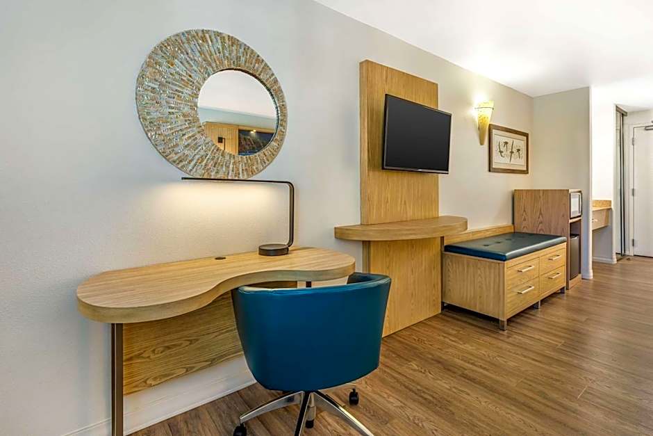 Best Western Plus Capitola By-The-Sea Inn & Suites