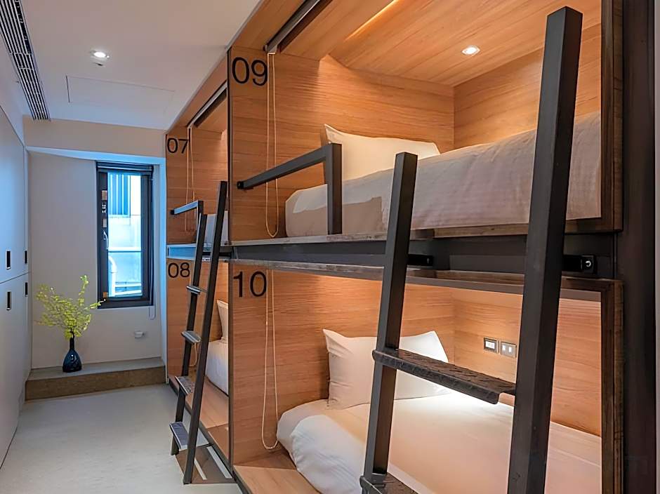 Bouti City Capsule Inn