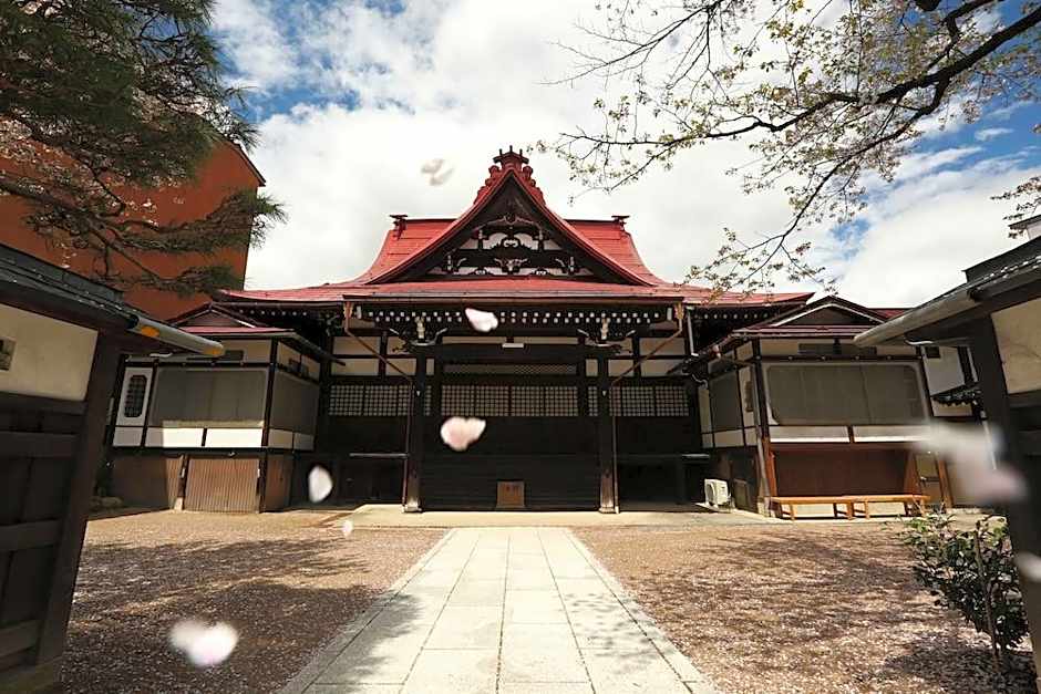 TEMPLE HOTEL TAKAYAMA ZENKOJI