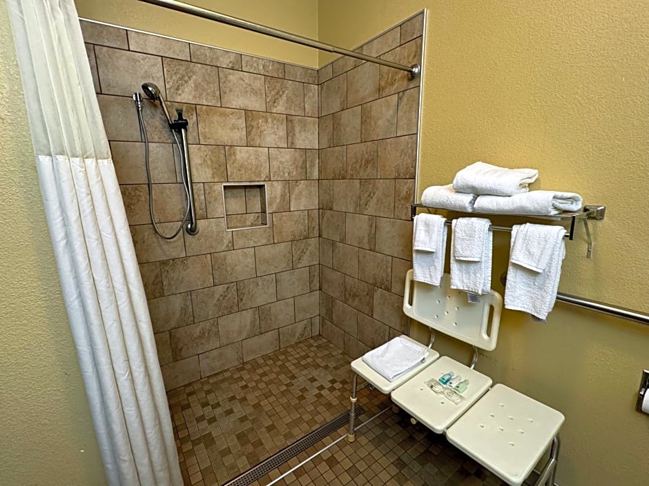 Quality Inn near I-72 and Hwy 51