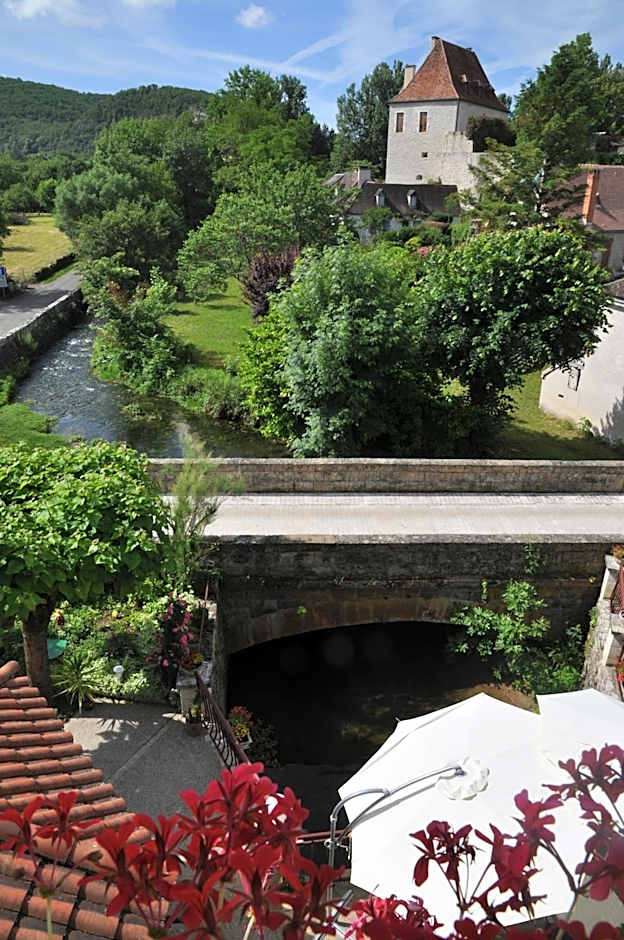 Logis Hotels - Auberge de l'Île - Hôtel 3 étoiles et Restaurant