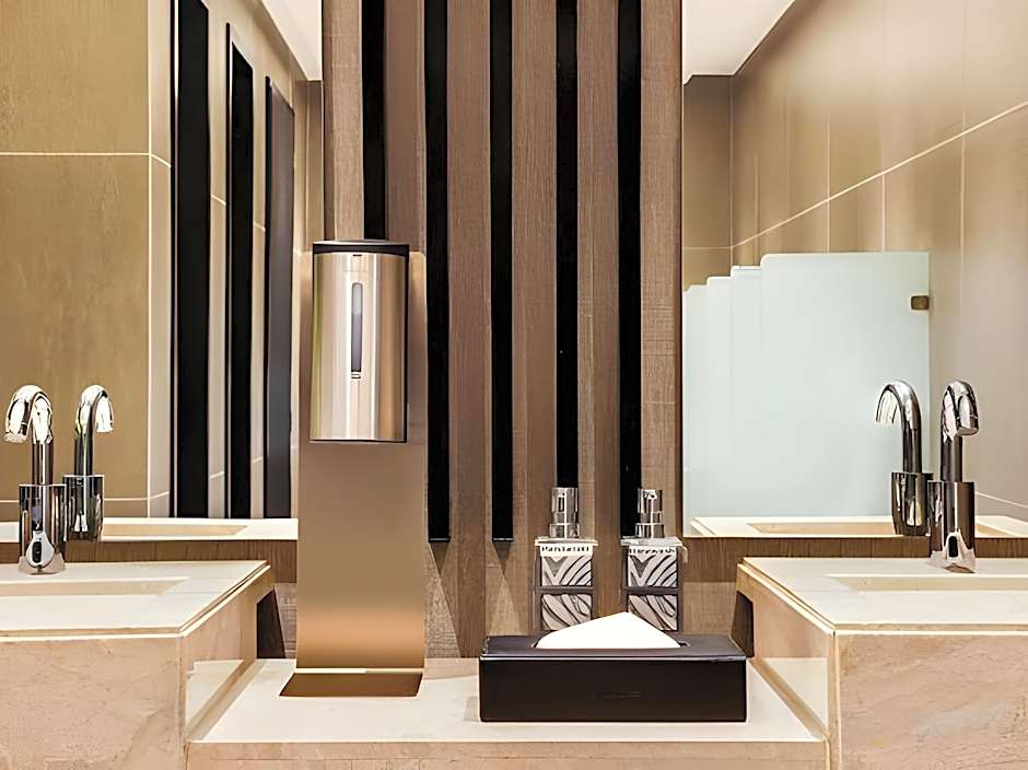 Lemon Tree Hotel Lucknow