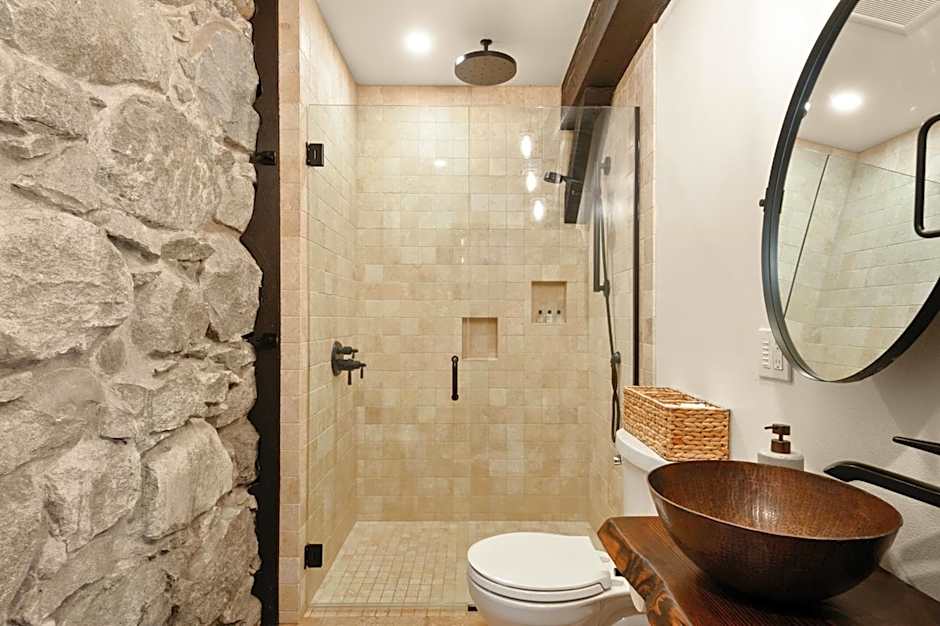 Horsefeathers Hotel