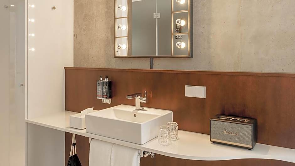 Ruby Ella Hotel Cologne By IHG