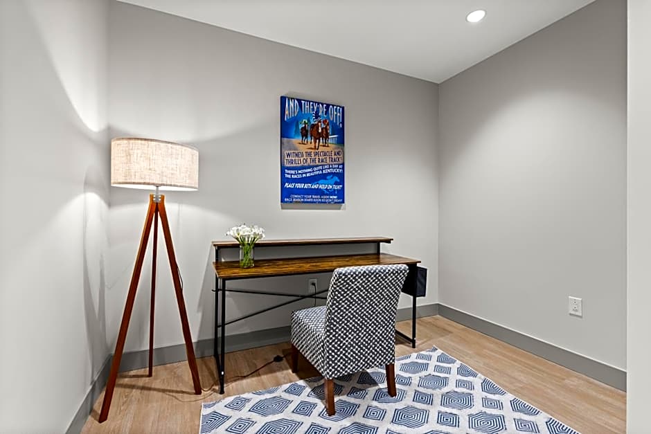 175 LEX - Walkable Downtown Lexington & Rupp Arena - Full Condos