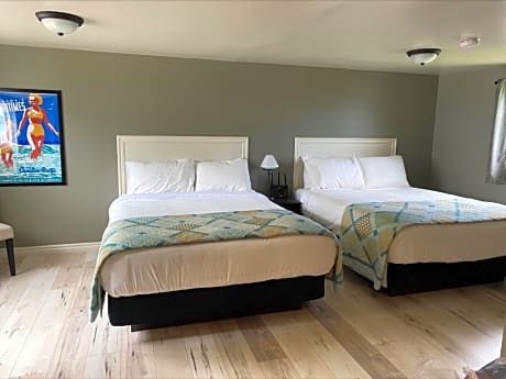 Double Room with Two Queen Beds and Kitchen