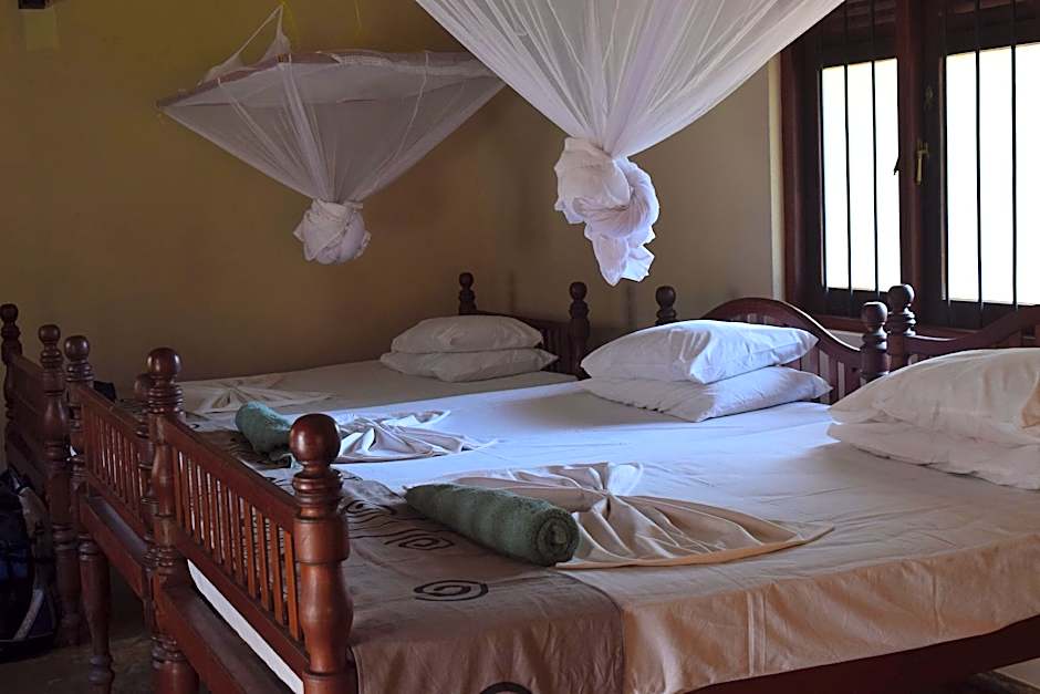Foto 1 dari 2 — Triple Room