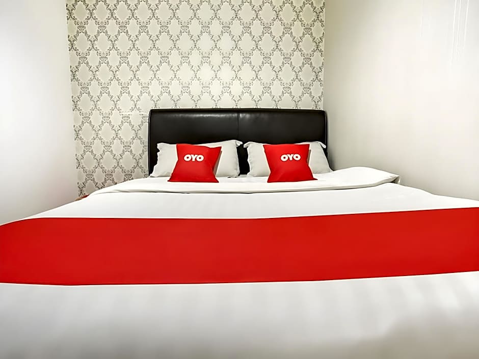 OYO 89583 Grove Hotel