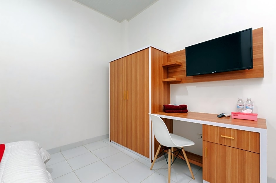 RedDoorz Plus Syariah near Mall Boemi Kedaton Lampung