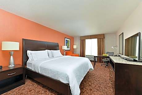 1 King Mobility/hearing Accessible Ri Shwr Vis Doorbell Alrt And Vis Phone Alrt Comp Wifi- Bed