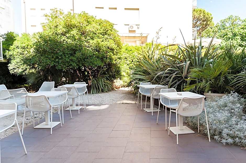 HOTEL TRIONFAL - Fronte Mare - Vicinissimi al Centro