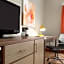 La Quinta Inn & Suites by Wyndham Lackawanna - Buffalo