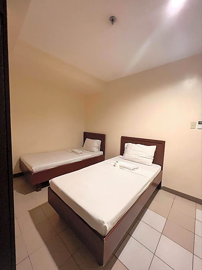 Blue Velvet Hotel -CM Recto