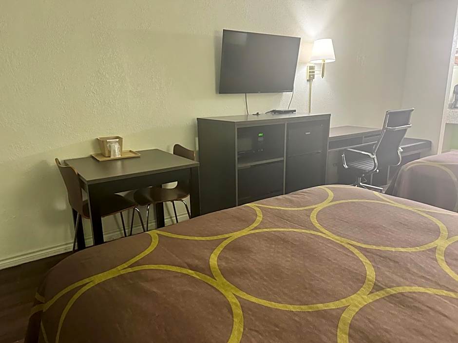 Super 8 by Wyndham Jasper TX