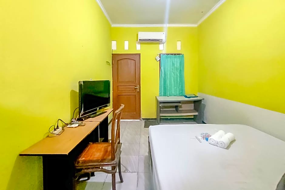 WILUDJENG Guest House near Alun Alun Sragen Mitra RedDoorz