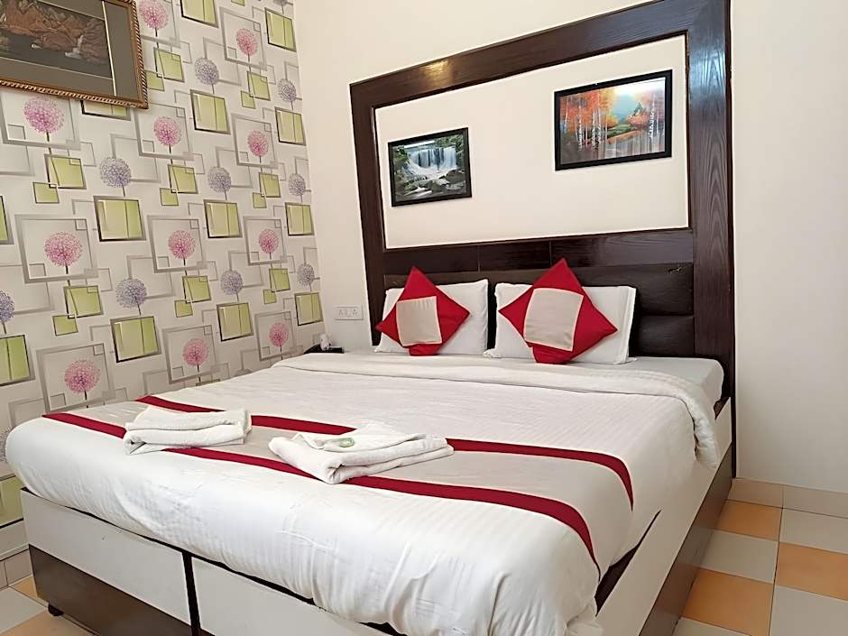 HOTEL SIDHARTHA (600 meters from Taj Mahal)