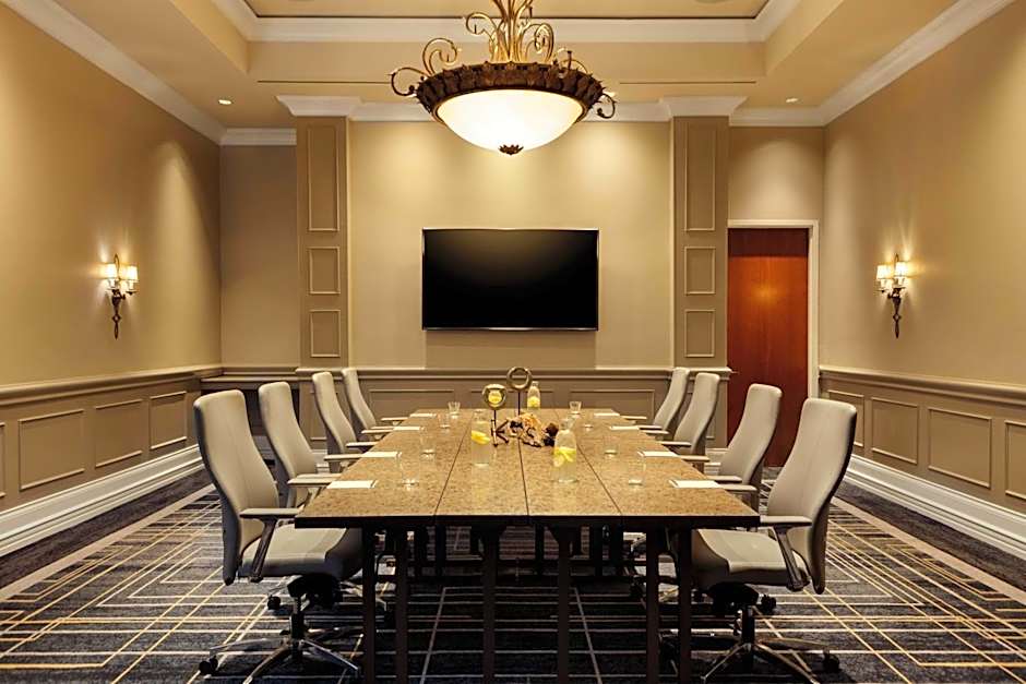 Renaissance by Marriott Tampa International Plaza Hotel