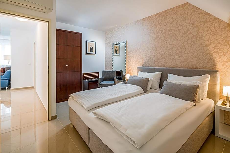 Best Western Plus Celebrity Suites