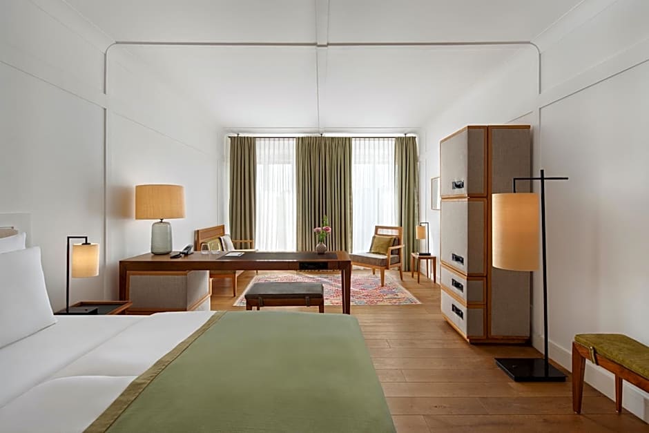 Louis Hotel