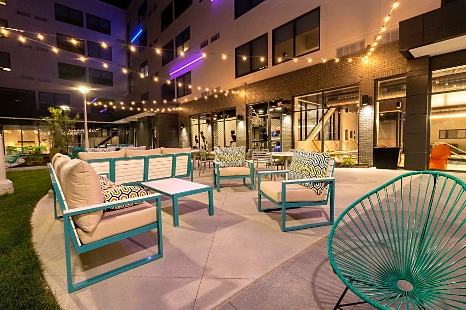 Aloft St. Louis Cortex, a Marriott Hotel