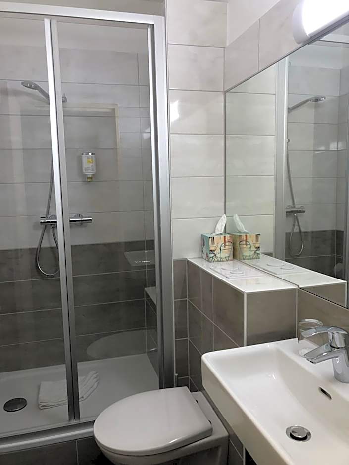 Hotel Stadt Hamburg am Fluss Saarbrücken