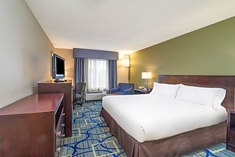 Standard King Room with Roll-in Shower - Mobility Accessible