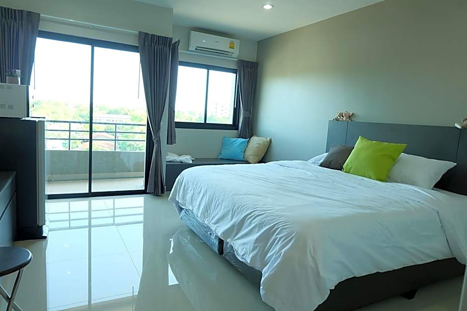 Trio Residence Si-Racha