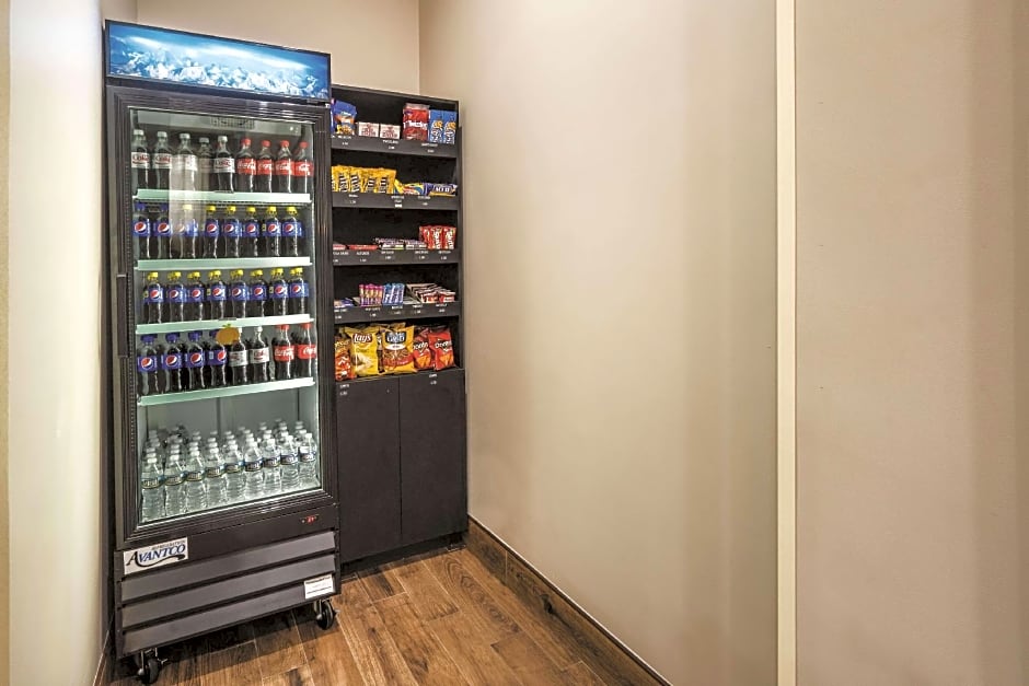 La Quinta Inn & Suites by Wyndham Brooklyn Central