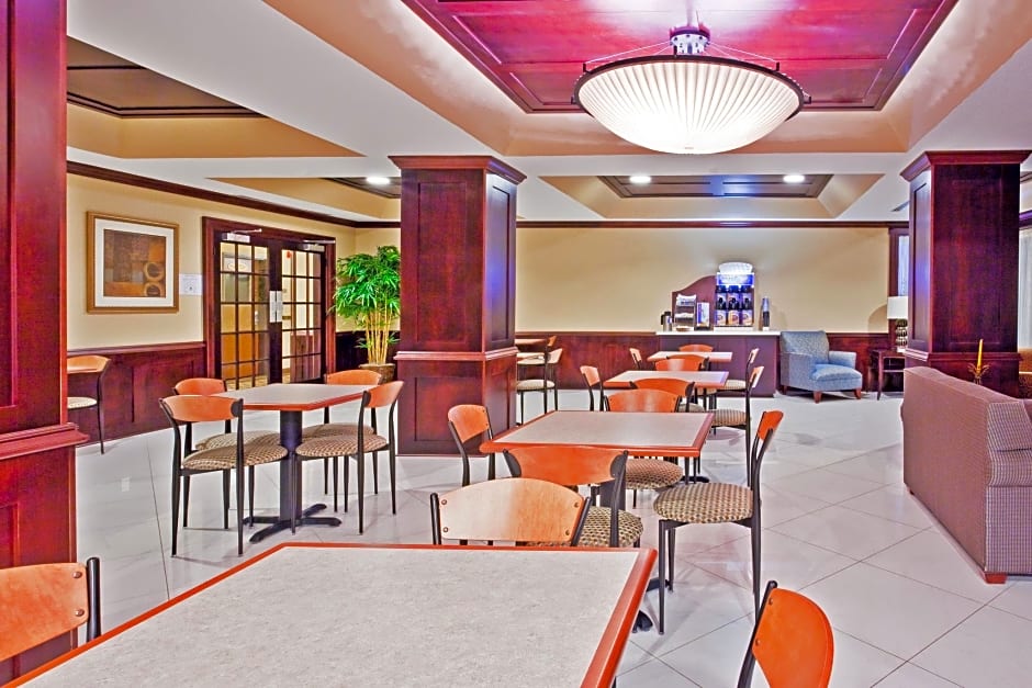 Holiday Inn Express Hotel & Suites-Magee By IHG