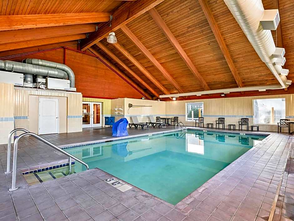 Super 8 by Wyndham Sturtevant Racine