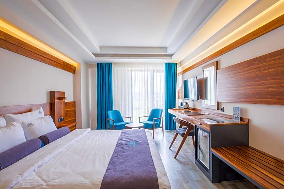 Karpalas City Hotel & Spa