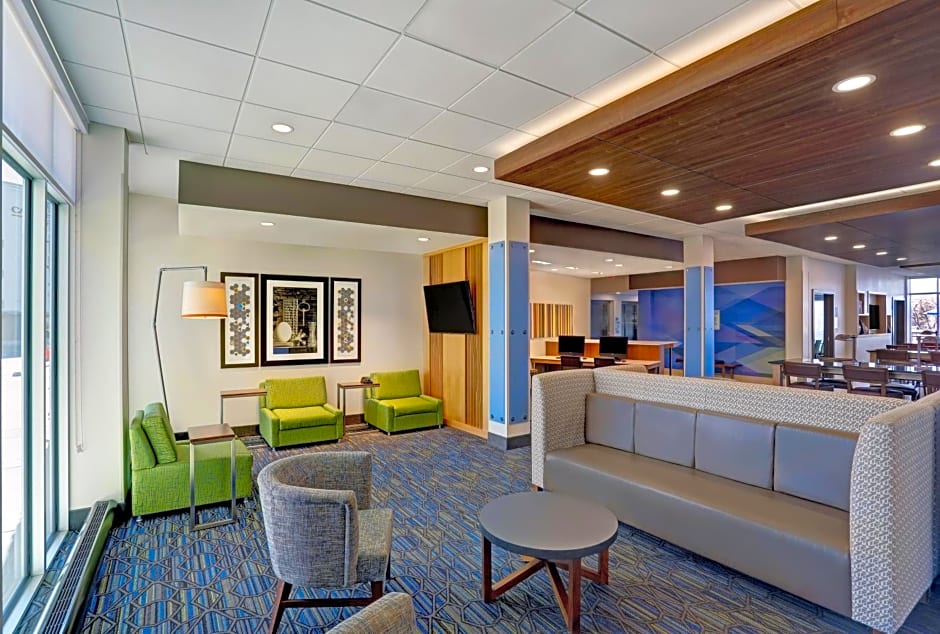 Holiday Inn Express & Suites - Lenexa - Overland Park Area By IHG