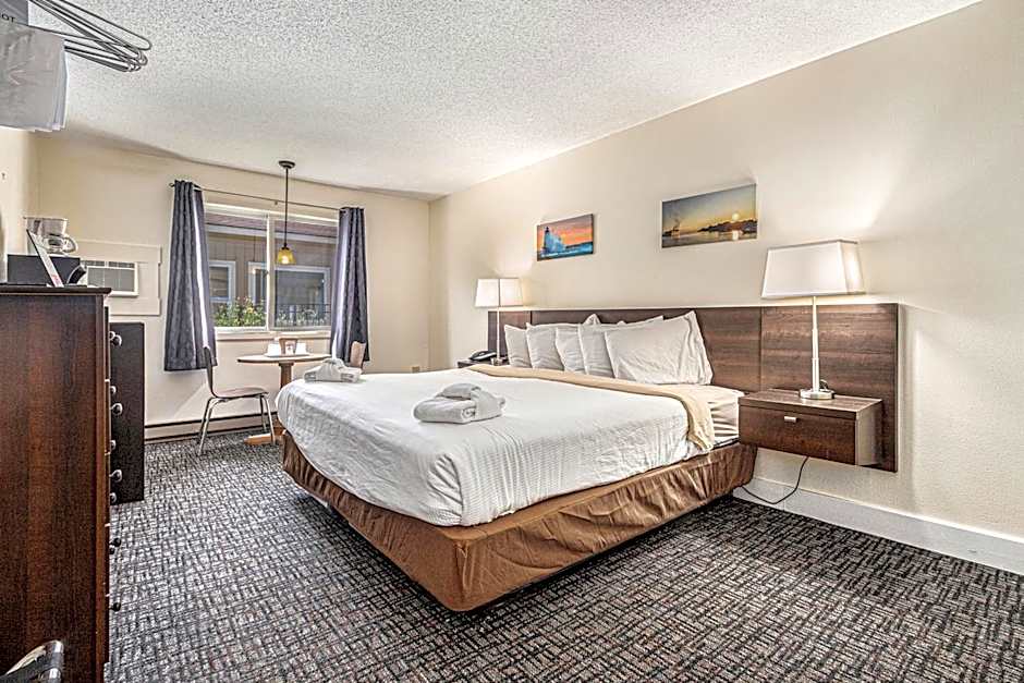 Ludington Pier House