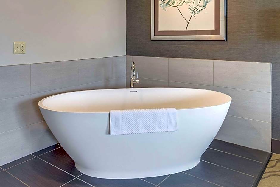 DoubleTree by Hilton Racine Harbourwalk