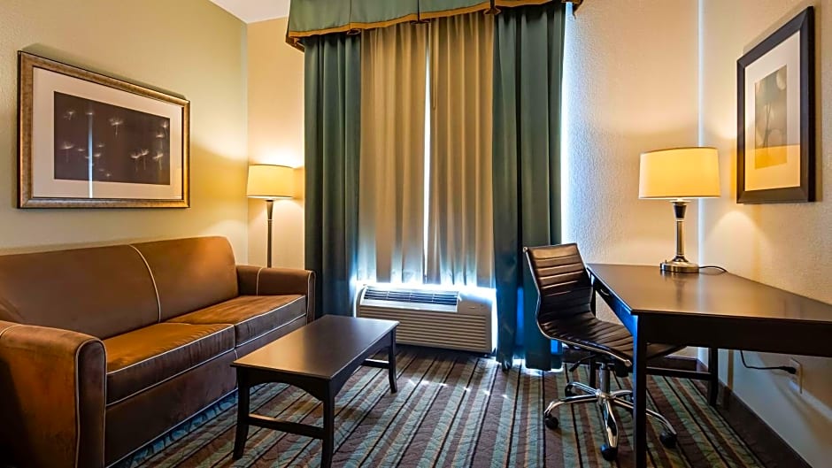 Best Western Plus Chain Of Lakes Inn & Suites