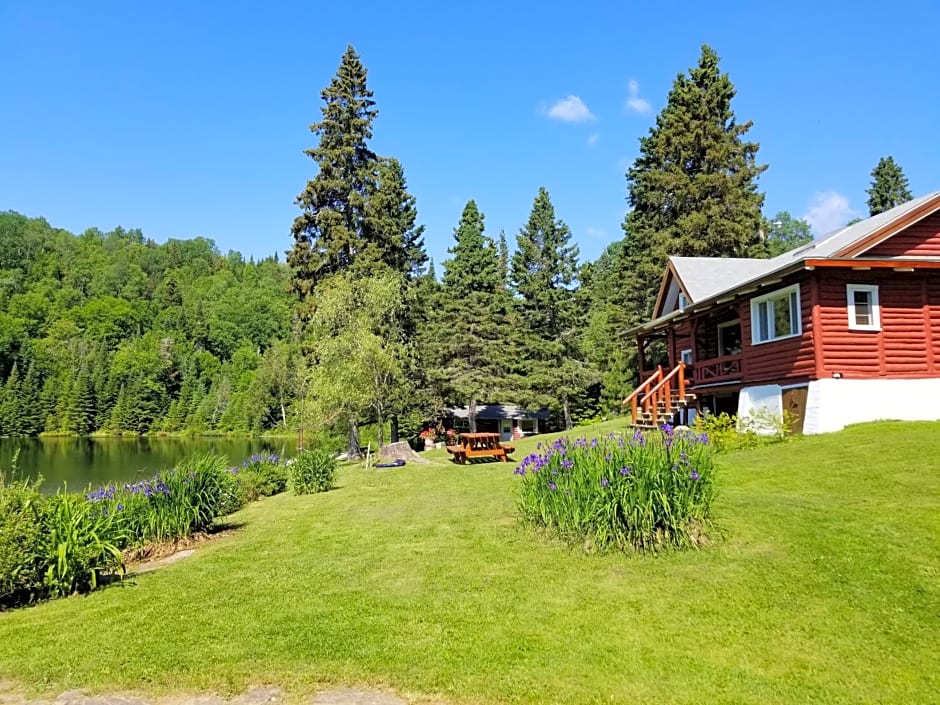 Kan-a-Mouche Pourvoirie Auberge et Chalets