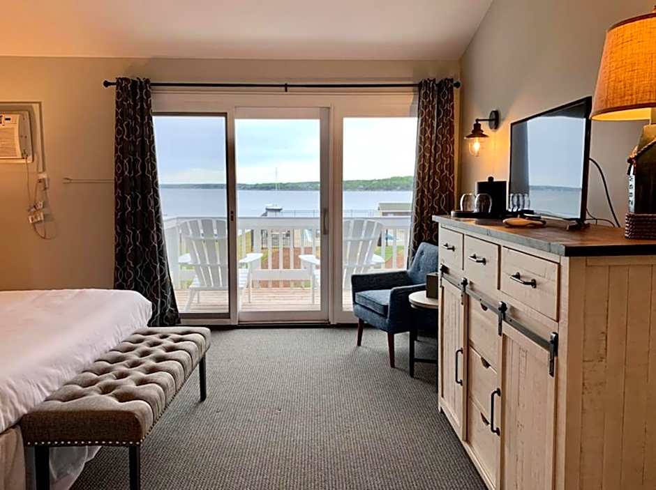 Smuggler's Cove Inn